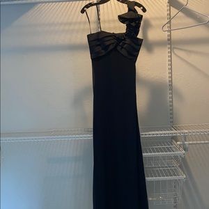 One shoulder black dress